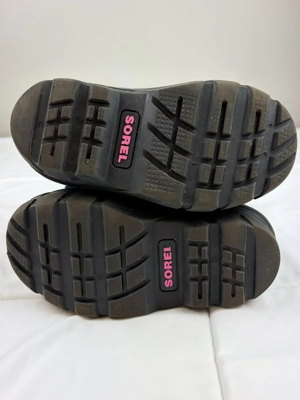 Sorel Little Girls Snow Boots in Black With a Purple & Pink Triangles Size 10